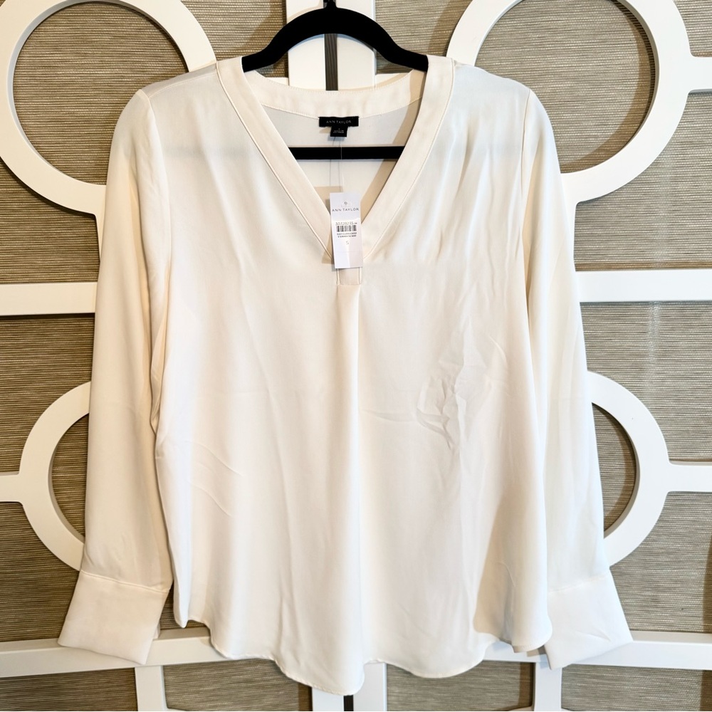 NWT! ANN TAYLOR, “Cream V-Neck Silk Blouse” SZ- SM